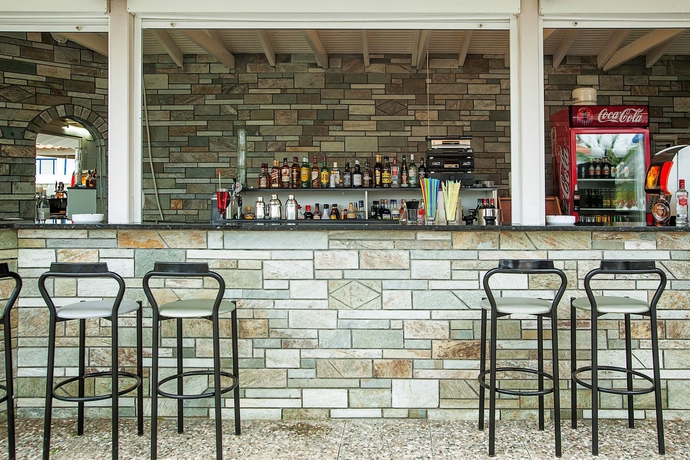 Imagen del bar/restaurante del Hotel Xenios Port Marina. Foto 2