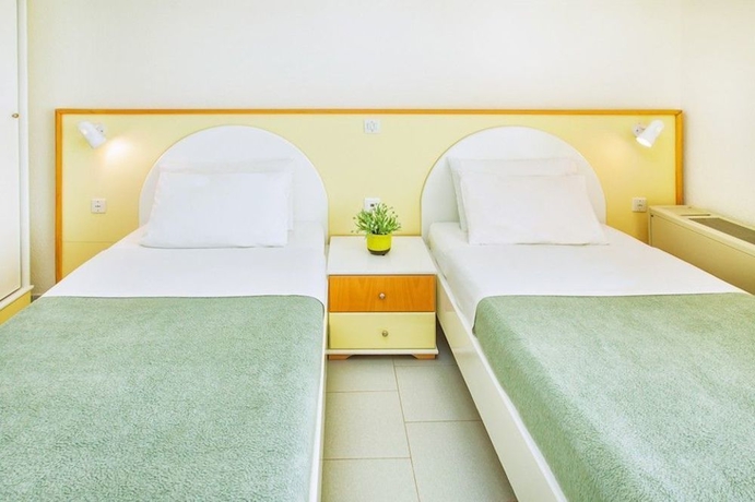 Imagen de la habitación del Hotel Xenios Port Marina. Foto 5