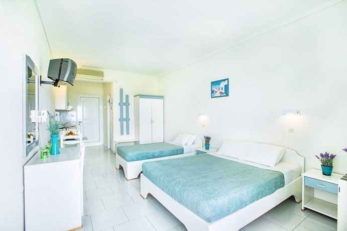 Imagen de la habitación del Hotel Xenios Port Marina. Foto 8