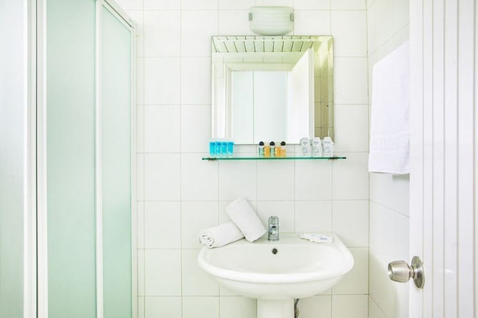 Imagen de la habitación del Hotel Xenios Port Marina. Foto 9