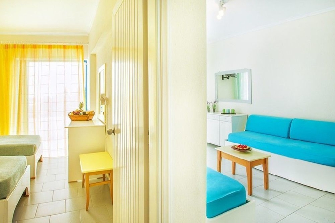 Imagen de la habitación del Hotel Xenios Port Marina. Foto 10