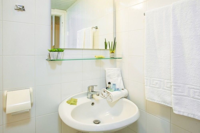 Imagen de la habitación del Hotel Xenios Port Marina. Foto 11