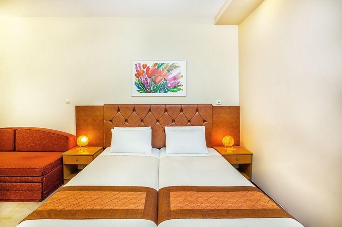 Imagen general del Hotel Xenios Possidi Paradise. Foto 8