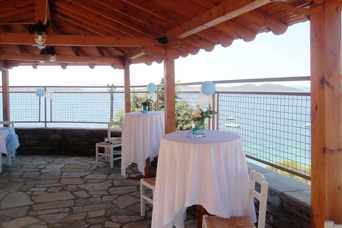 Imagen del bar/restaurante del Hotel Xenios Theoxenia. Foto 3