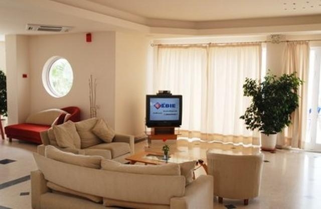 Imagen general del Hotel Xenos Kamara Beach. Foto 8