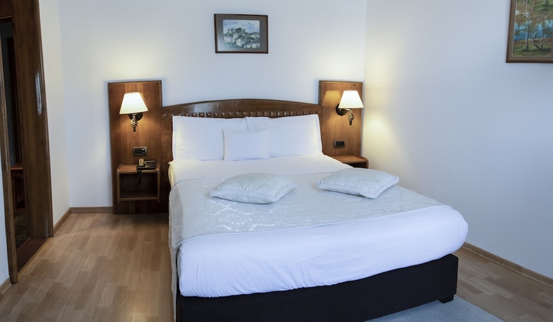 Imagen de la habitación del Hotel Xheko-Imperial. Foto 9