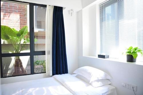 Imagen de la habitación del Hotel Xiamen Gulangyu Heitan. Foto 6