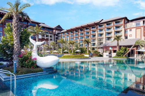 Imagen de la piscina del Hotel Xiamen Marriott & Conference Centre. Foto 8