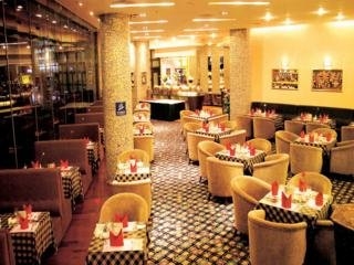 Imagen del bar/restaurante del Hotel Xiamen Plaza, Xiamen. Foto 2