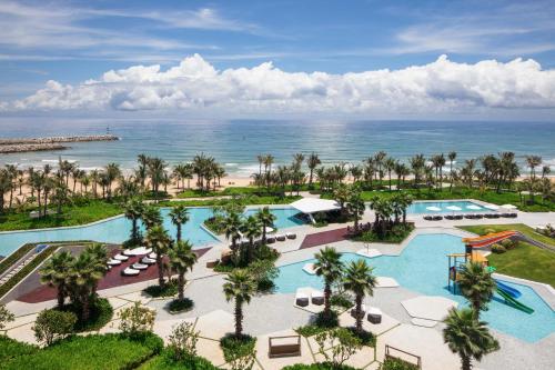 Imagen de la piscina del Hotel Xiangshui Bay Marriott Resort. Foto 14