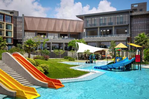 Imagen de la piscina del Hotel Xiangshui Bay Marriott Resort. Foto 15