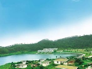 Imagen de los exteriores del Hotel Xianshuikuang Hot Spring Mountain Resort. Foto 3