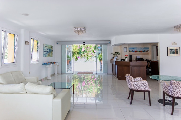Imagen de los interiores del Hotel Xidas Garden. Foto 14