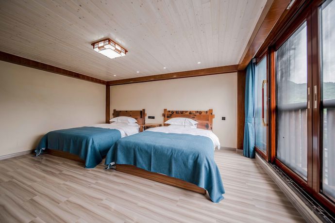 Imagen de la habitación del Hotel Xijiang Village Vision. Foto 13