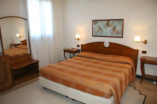 Imagen de la habitación del Hotel Xilhotel. Foto 9