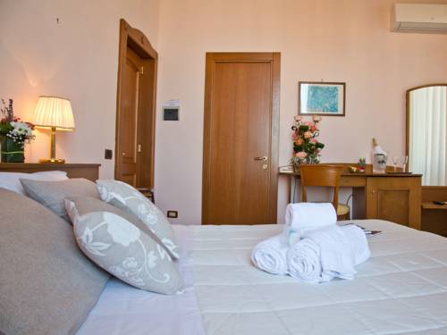 Imagen de la habitación del Hotel Xilhotel. Foto 16