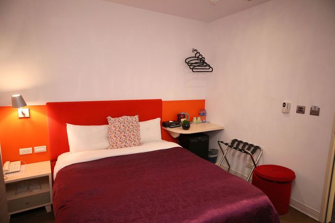 Imagen de la habitación del Hotel Ximen. Foto 15