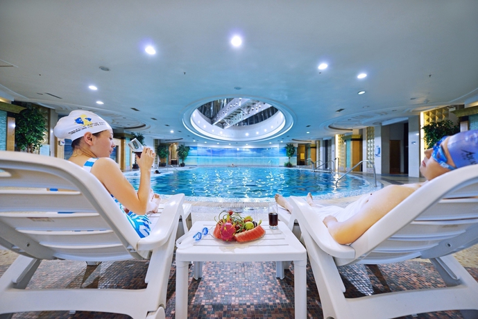 Imagen de la piscina del Hotel Xinjiang Hongfu Luxemon. Foto 19