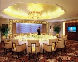 Imagen del bar/restaurante del Hotel Xinjiang Plaza. Foto 2