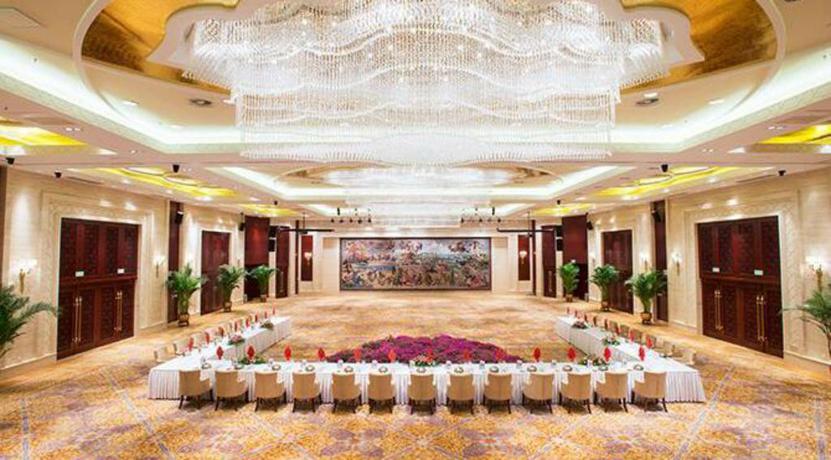 Imagen de los interiores del Hotel Xinjiang Plaza Guest Building. Foto 10