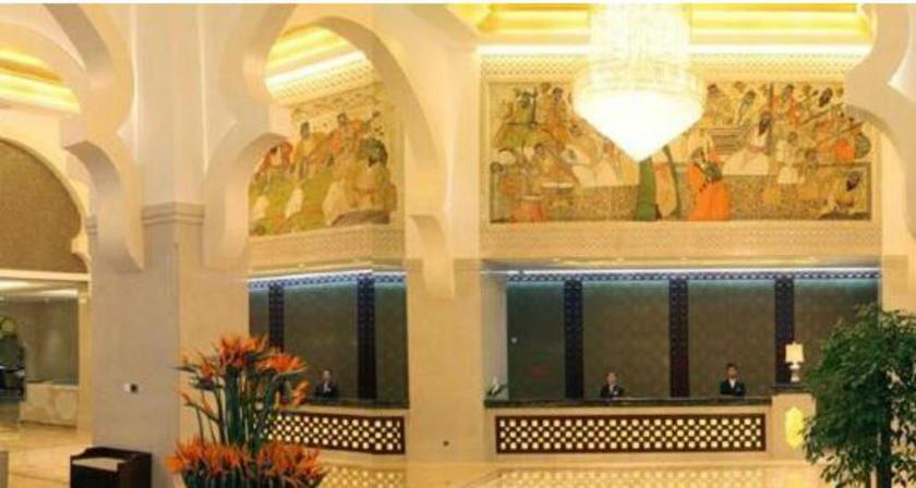 Imagen de los interiores del Hotel Xinjiang Plaza Guest Building. Foto 12