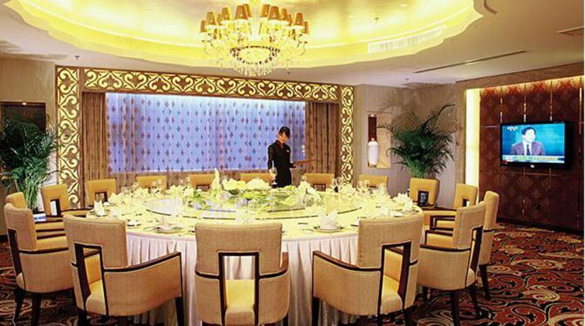 Imagen del bar/restaurante del Hotel Xinjiang Plaza Guest Building. Foto 2