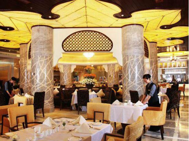 Imagen del bar/restaurante del Hotel Xinjiang Plaza Guest Building. Foto 3