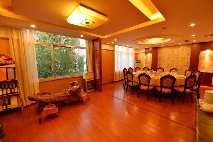 Imagen del bar/restaurante del Hotel Xinyuan Hotel - Penglai. Foto 5