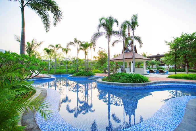 Imagen de la piscina del Hotel Xishuangbanna Yajule City Golf. Foto 16