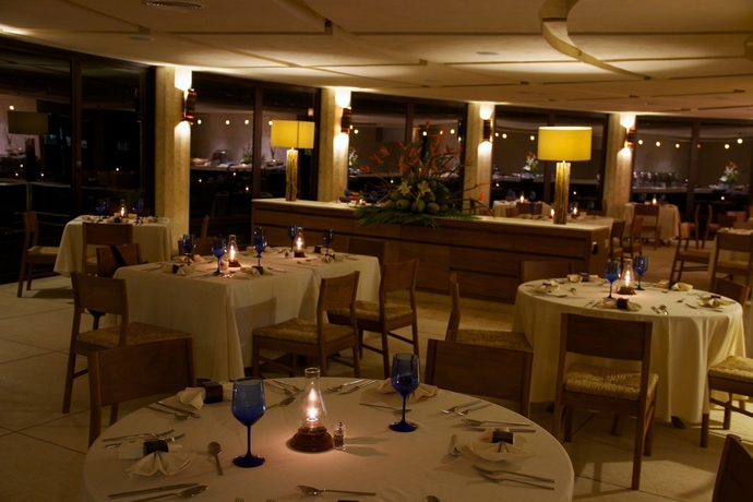 Imagen del bar/restaurante del Hotel Xixim Mundo Imperial. Foto 8