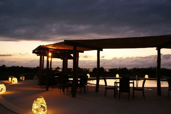 Imagen de la piscina del Hotel Xixim Mundo Imperial. Foto 14