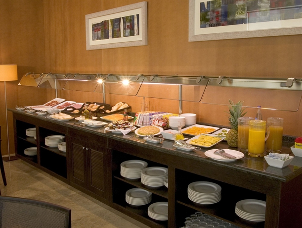 Imagen del bar/restaurante del Hotel Xon's Valencia. Foto 2