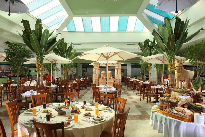 Imagen del bar/restaurante del Hotel Xperience Kiroseiz Parkland Resort. Foto 4