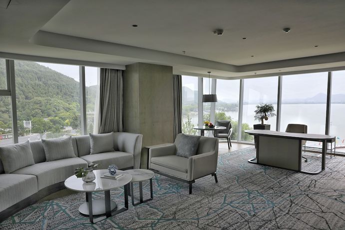 Imagen de los interiores del Hotel Xuzhou Marriott Lakeview. Foto 22