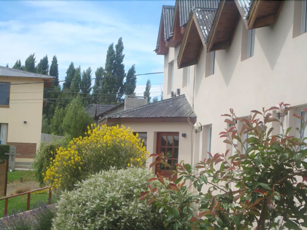 Imagen de los exteriores del Hotel Y Apart Jardin. Foto 15