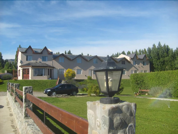 Imagen de los exteriores del Hotel Y Apart Jardin. Foto 18