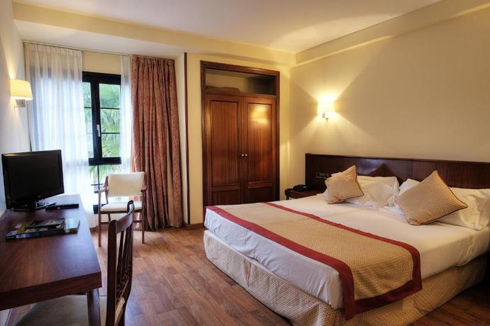 Imagen general del Hotel Y Apartamentos Arias. Foto 8