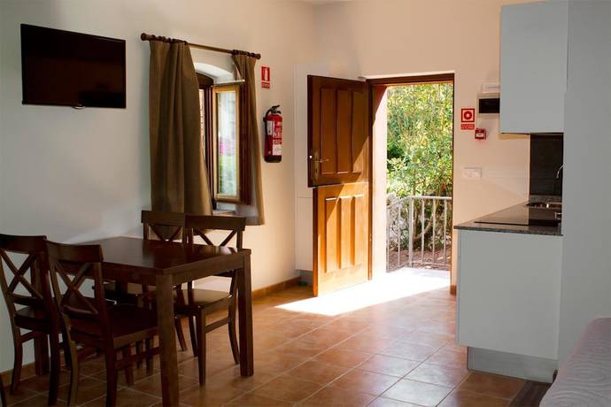 Imagen de la habitación del Hotel Y Apartamentos El Camín. Foto 5