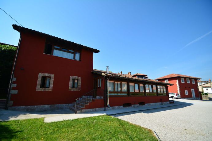 Imagen de los exteriores del Hotel Y Apartamentos El Camín. Foto 20