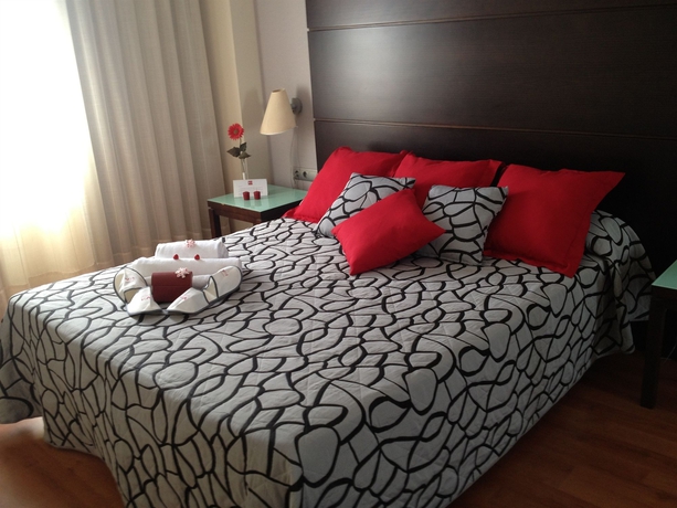 Imagen de la habitación del Hotel Y Apartamentos Vertice Sevilla Aljarafe. Foto 4