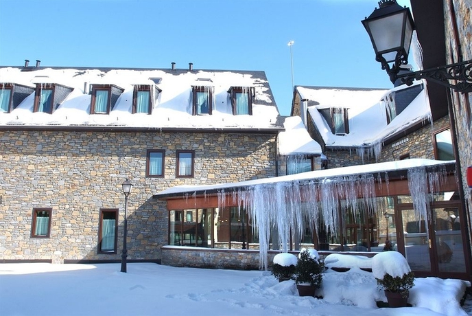 Imagen de los exteriores del Hotel Y Apartamentos Vilagaros. Foto 8