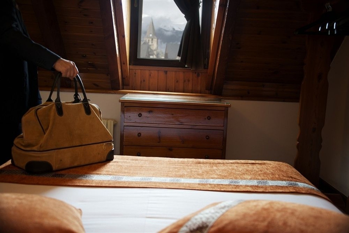 Imagen de la habitación del Hotel Y Apartamentos Vilagaros. Foto 7