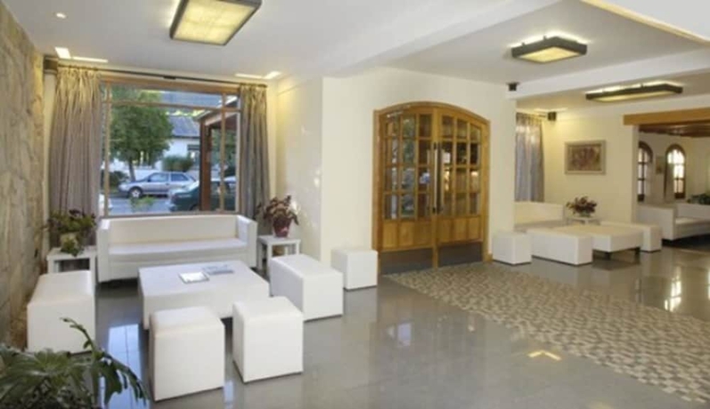 Imagen de los interiores del Hotel Y Caba&ntilde;as Le Village. Foto 18