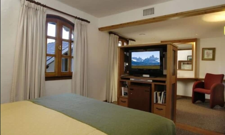 Imagen de la habitación del Hotel Y Caba&ntilde;as Le Village. Foto 15