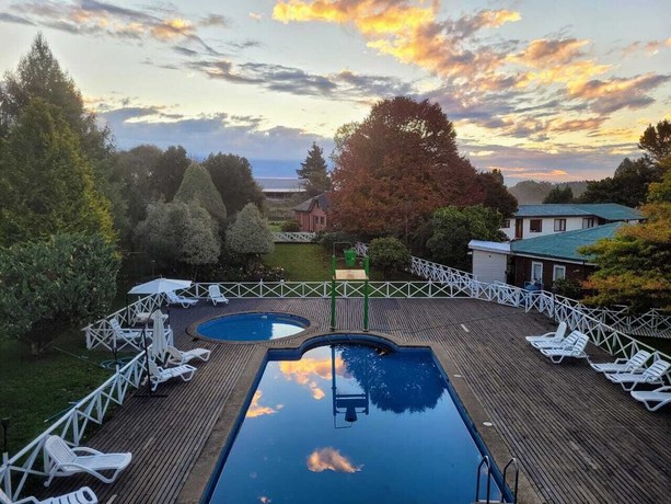 Imagen de la piscina del Hotel Y Caba&ntilde;as Molino Viejo. Foto 19