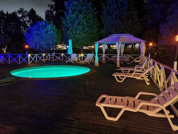 Imagen de la piscina del Hotel Y Caba&ntilde;as Molino Viejo. Foto 20