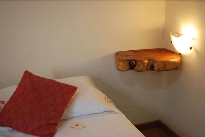 Imagen de la habitación del Hotel Y Caba&ntilde;as Tea Nui. Foto 2