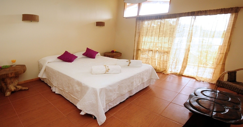 Imagen de la habitación del Hotel Y Caba&ntilde;as Tea Nui. Foto 5