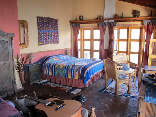 Imagen de la habitación del Hotel Y Cafe La Casa Del Mundo. Foto 3