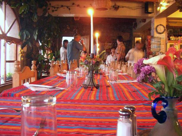 Imagen del bar/restaurante del Hotel Y Cafe La Casa Del Mundo. Foto 2